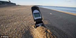 В мобильный телефон попал песок